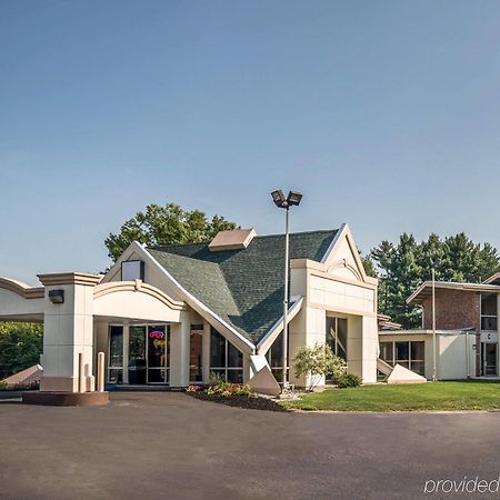 Rodeway Inn Гринфилд Экстерьер фото