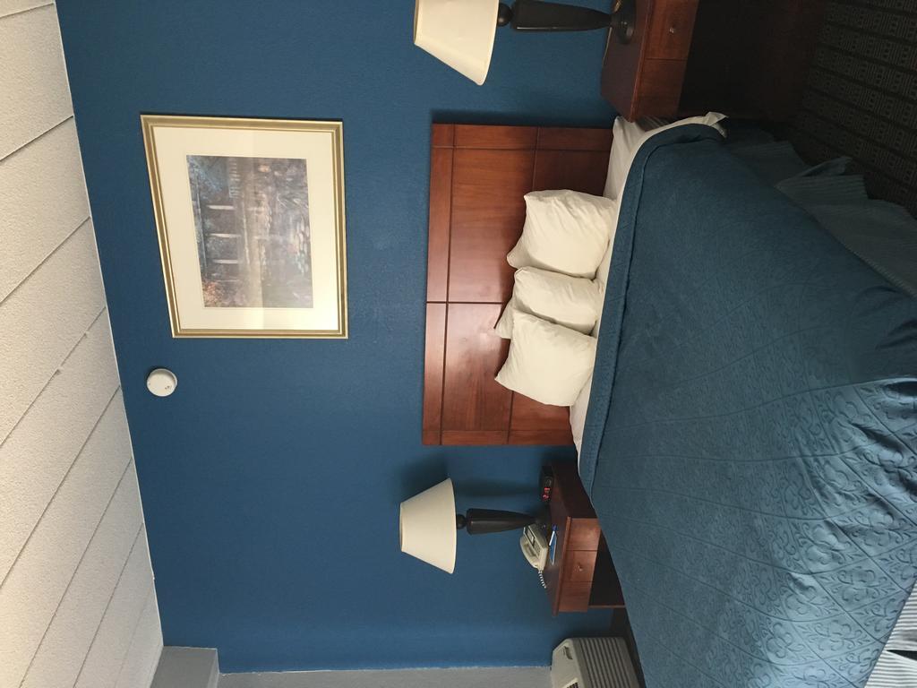 Rodeway Inn Гринфилд Экстерьер фото