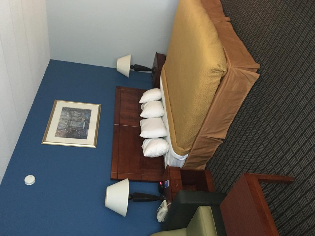 Rodeway Inn Гринфилд Экстерьер фото