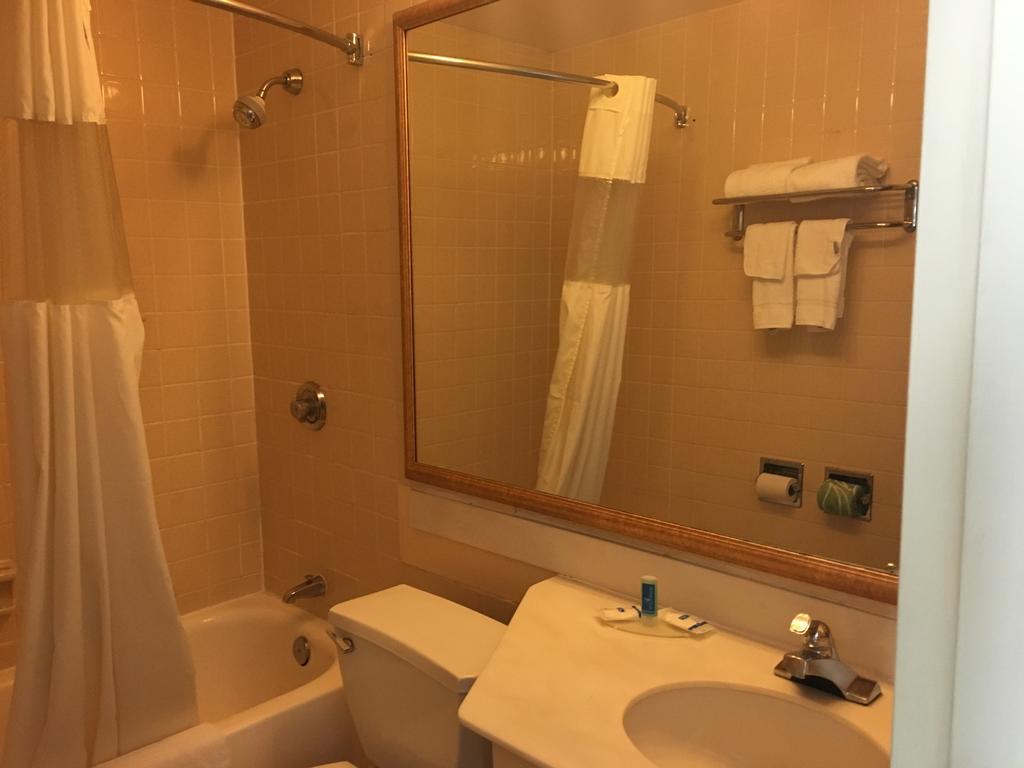 Rodeway Inn Гринфилд Экстерьер фото