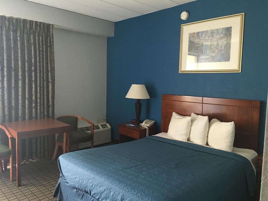 Rodeway Inn Гринфилд Экстерьер фото