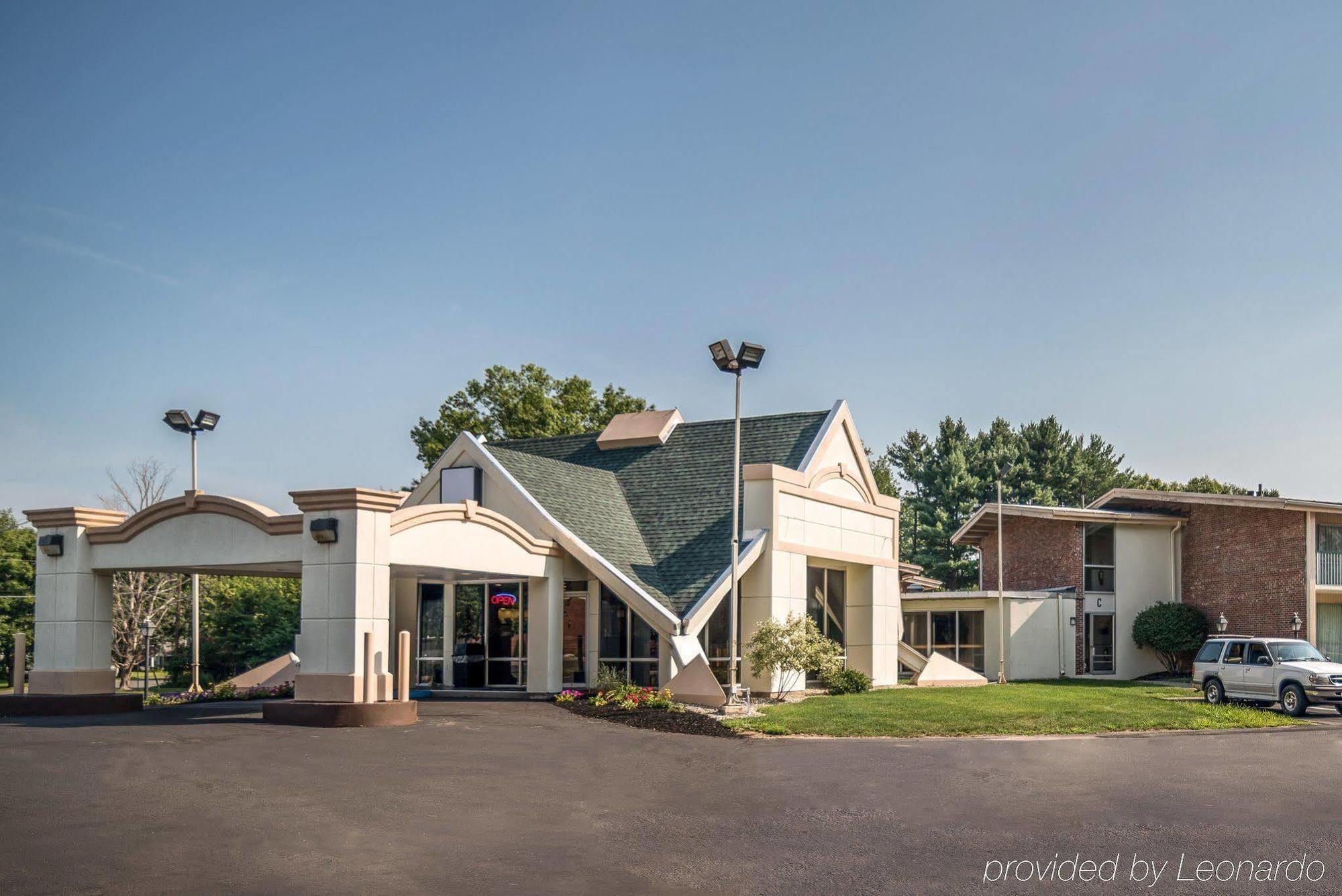 Rodeway Inn Гринфилд Экстерьер фото