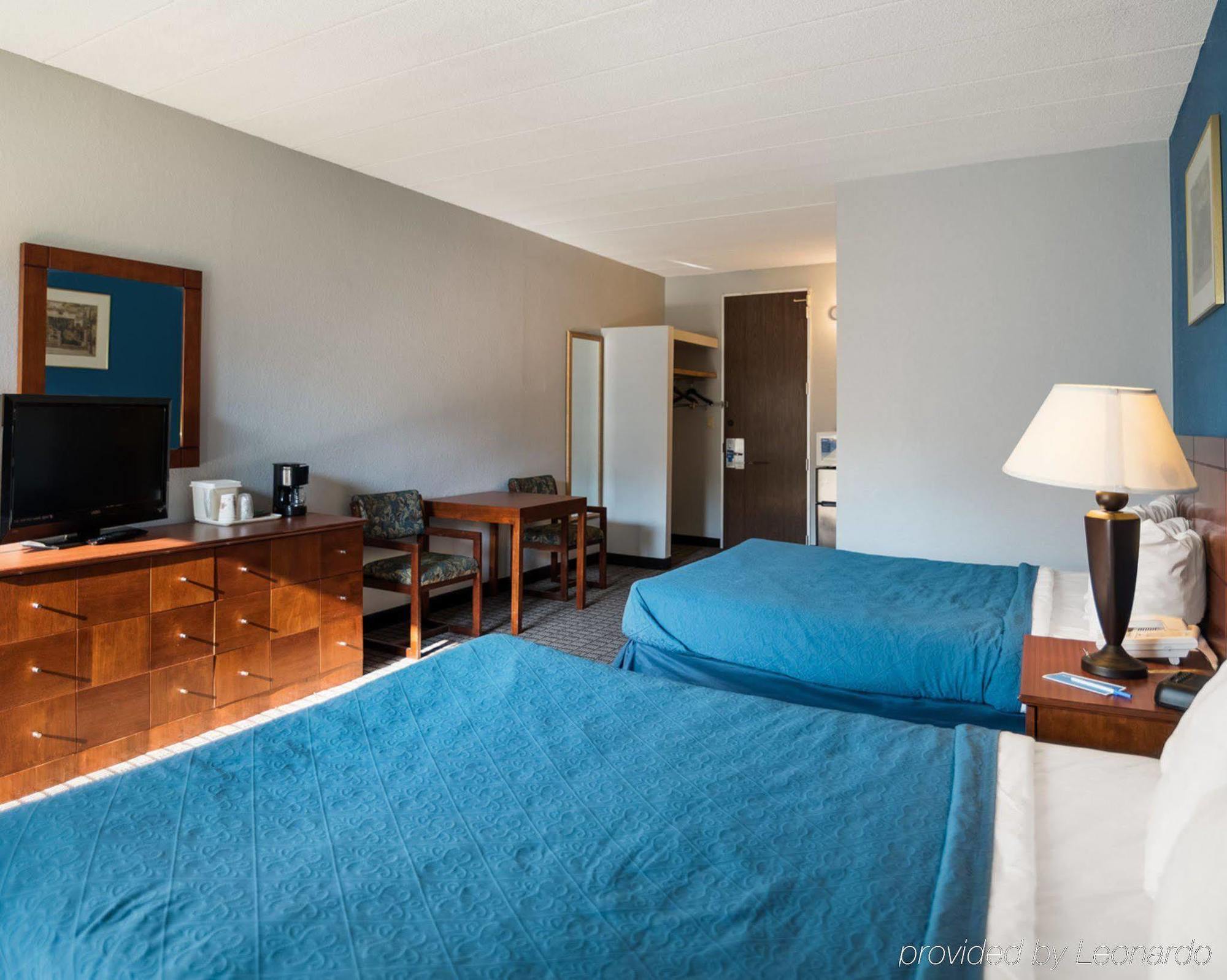 Rodeway Inn Гринфилд Экстерьер фото