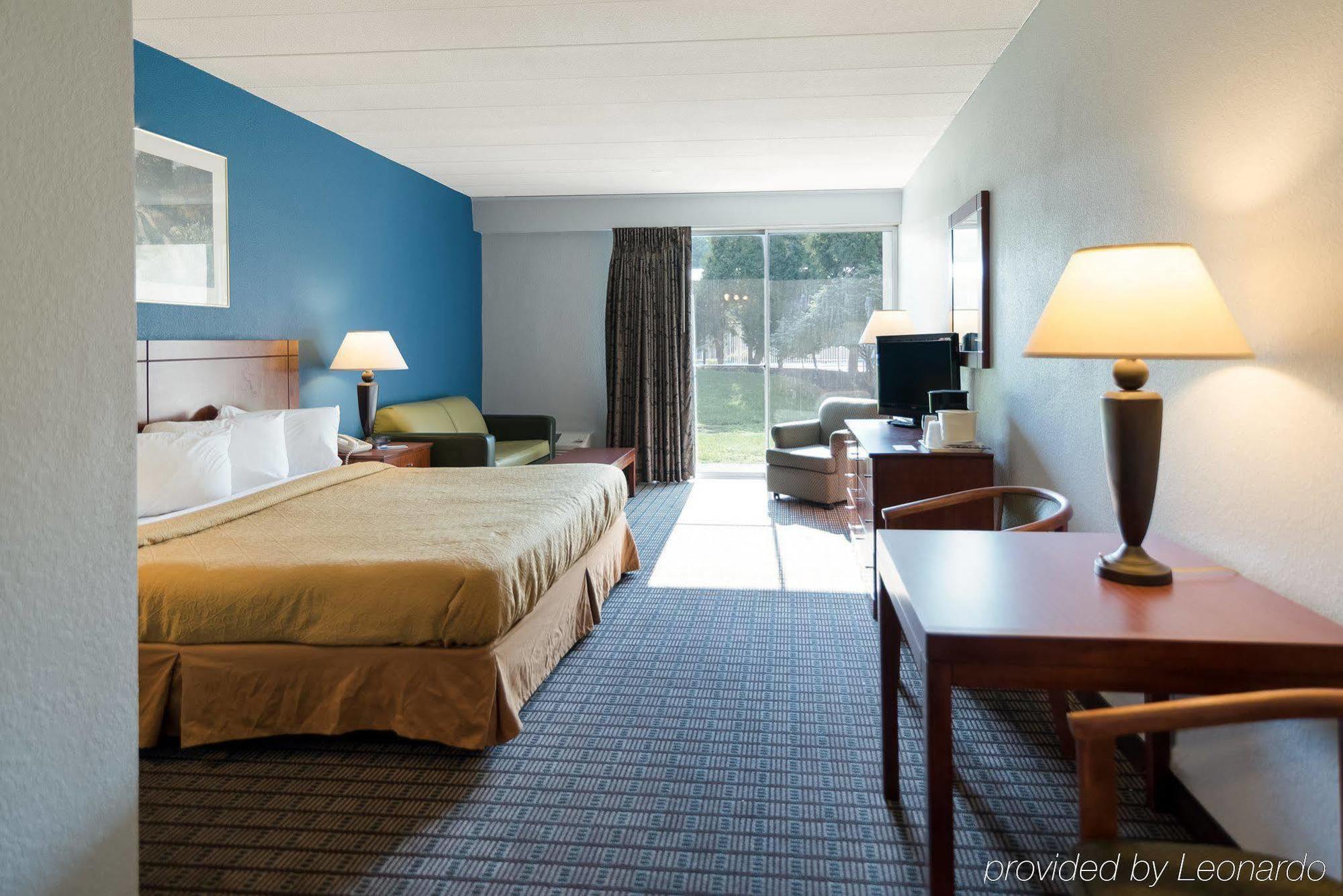 Rodeway Inn Гринфилд Экстерьер фото