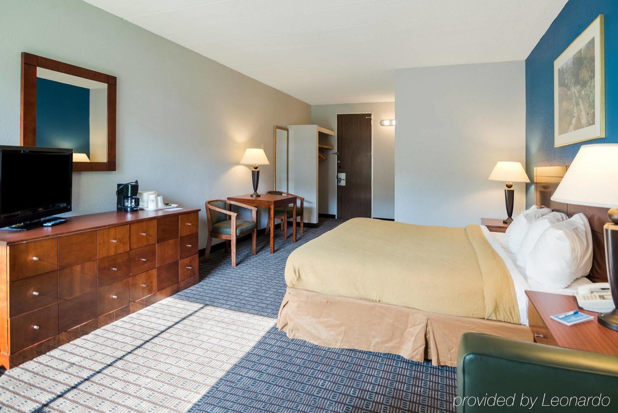 Rodeway Inn Гринфилд Экстерьер фото