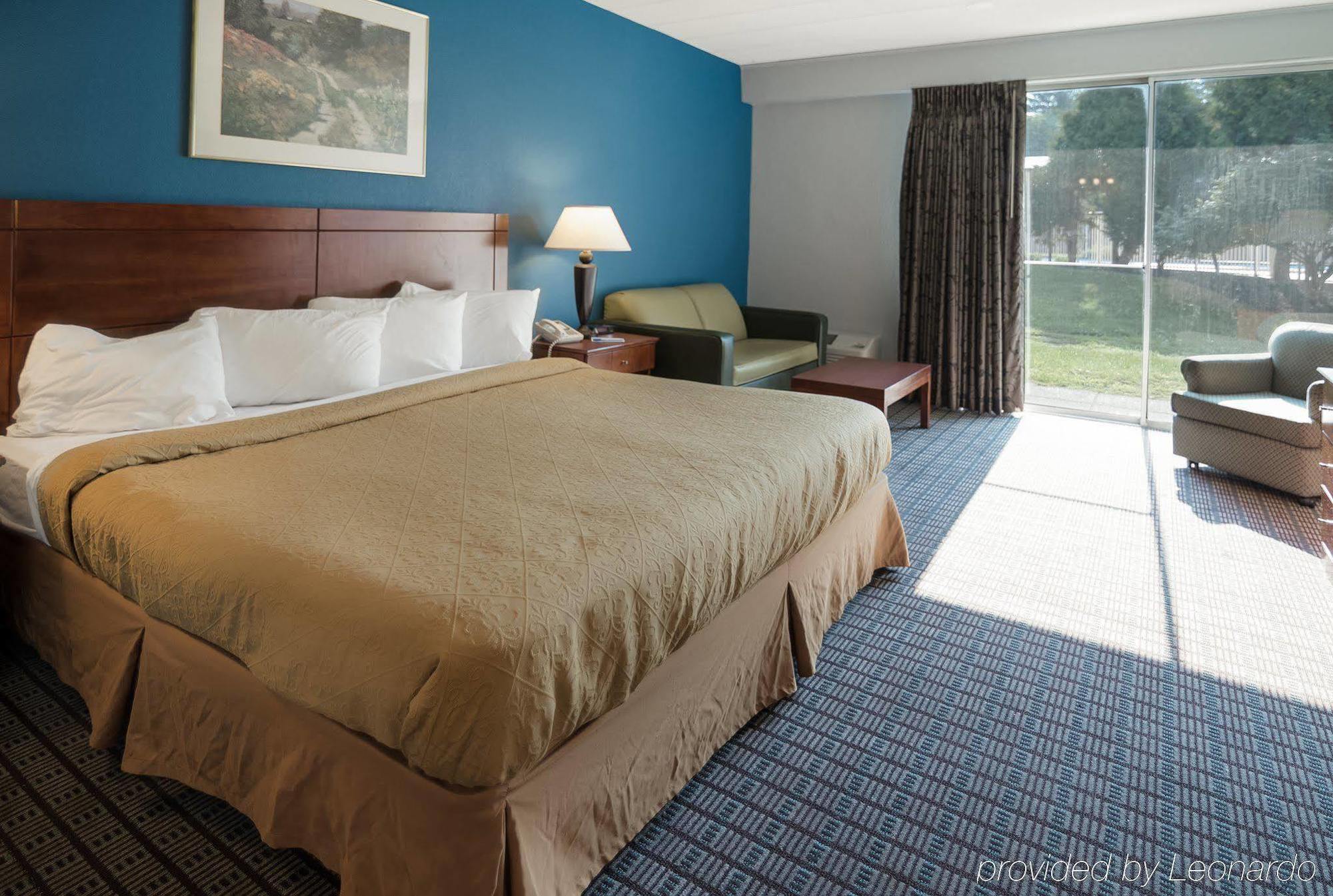 Rodeway Inn Гринфилд Экстерьер фото
