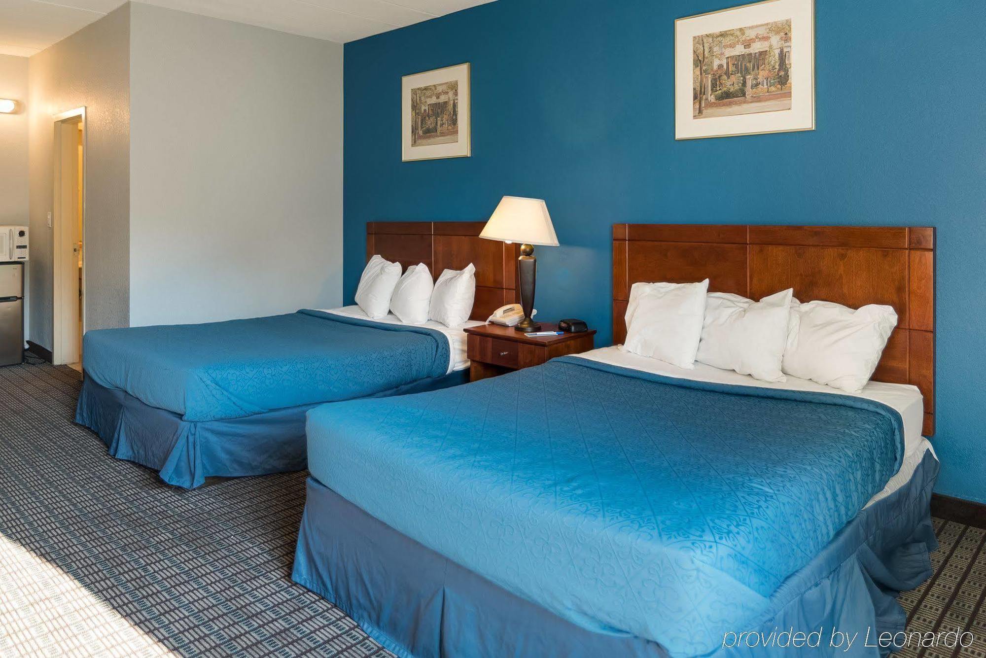 Rodeway Inn Гринфилд Экстерьер фото